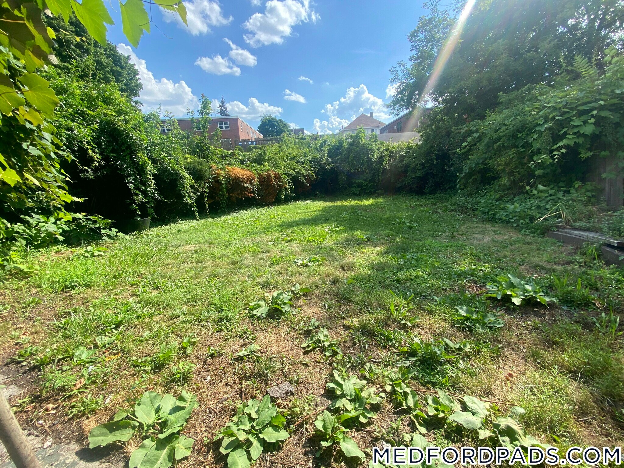 Building Photo - 569 Main St