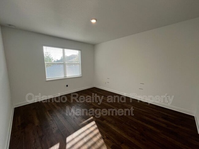 Building Photo - 737 Trillium Ct