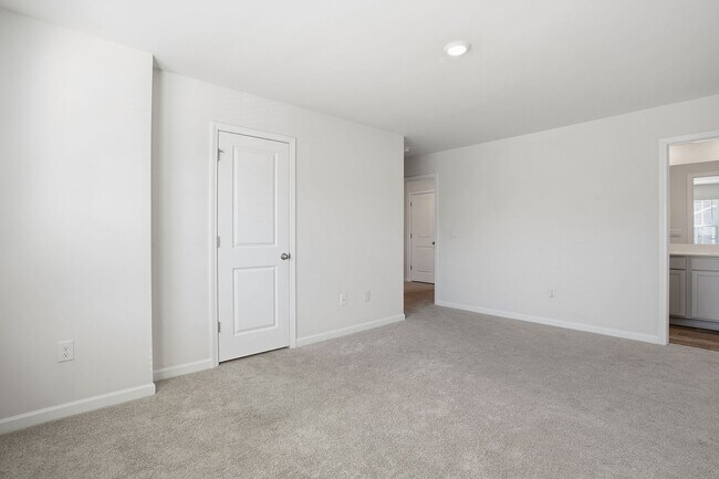 Building Photo - Available now!!! $500.00 off FIRST MONTH'S RENT!