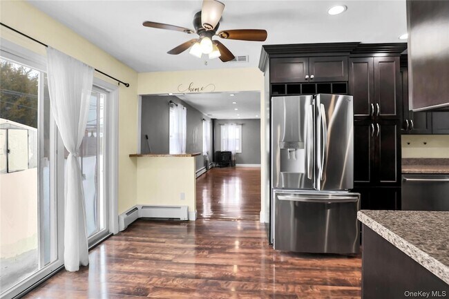 Building Photo - 11 Onyx Dr