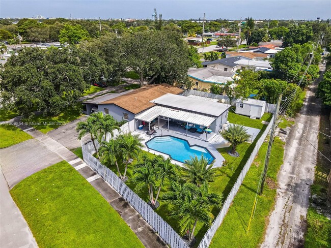 Primary Photo - 3338 Taft St