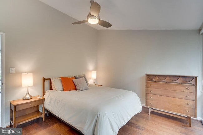 Building Photo - 3315 Pendleton Dr