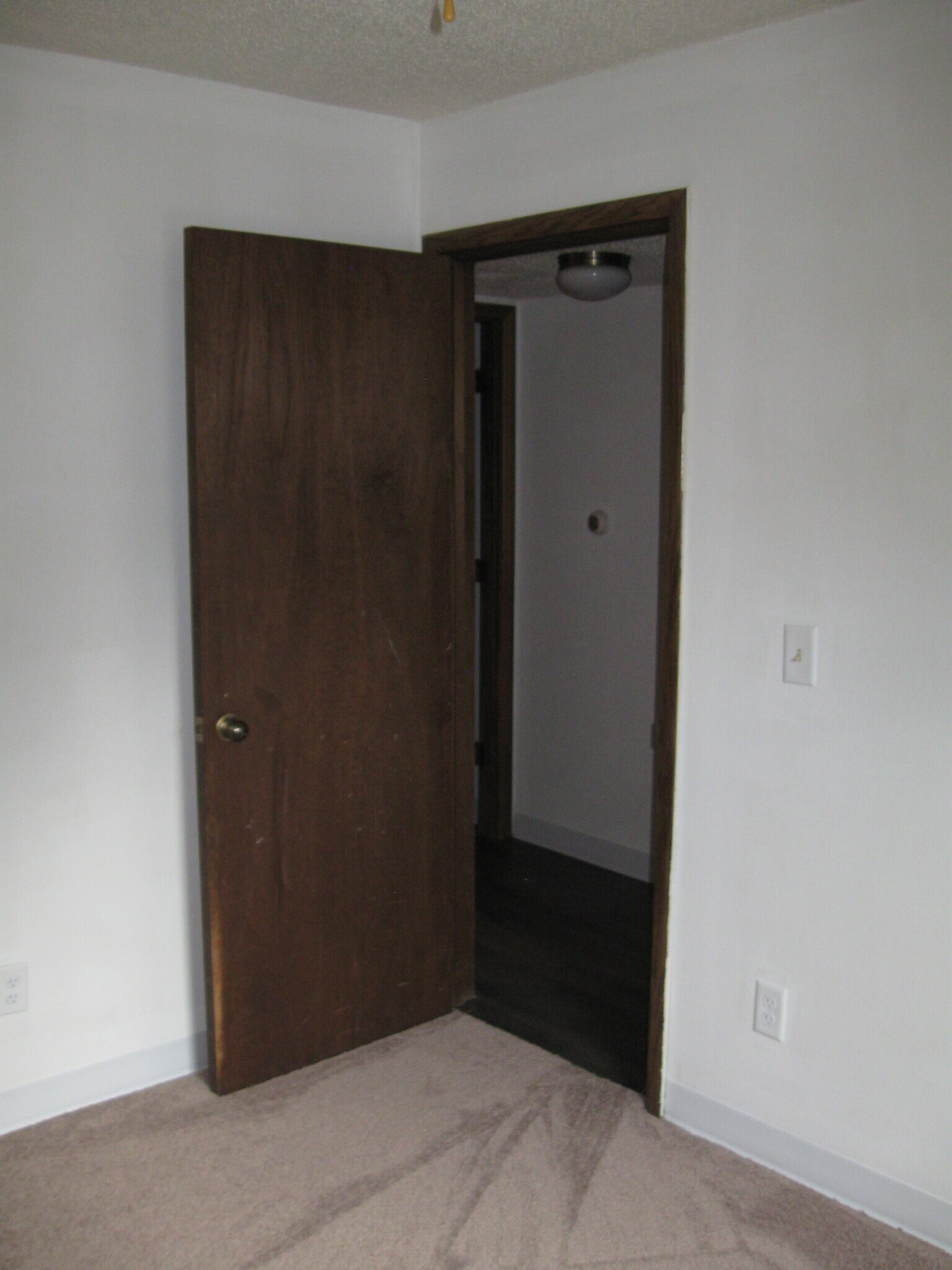 Building Photo - 507 W White St