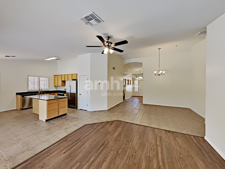 Building Photo - 12729 W Earll Dr
