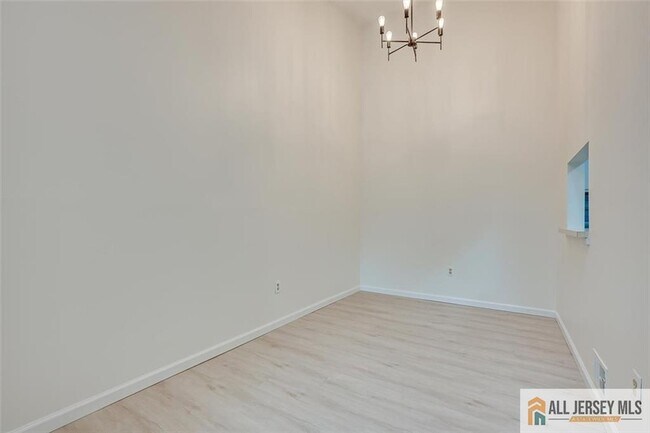 Building Photo - 64 Taylor Dr