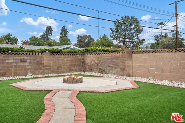 Building Photo - 23922 Archwood St