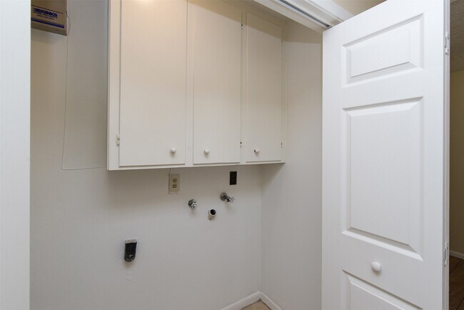 Building Photo - 5046 Spring Forest Dr