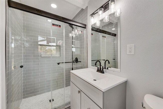 Building Photo - Built for Entertaining. Designed for Living. Fresh Style. Smart Layout. Perfect Location