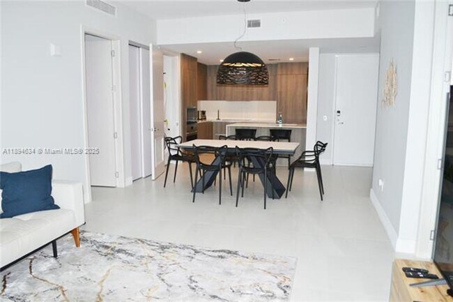 Building Photo - 17550 Collins Ave