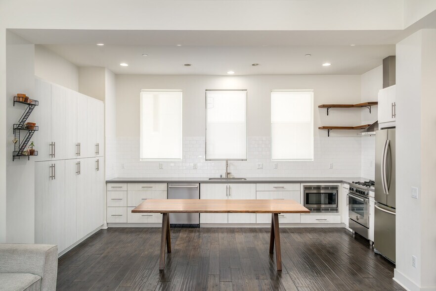 Kitchen - 2206 Tom Mix Rd