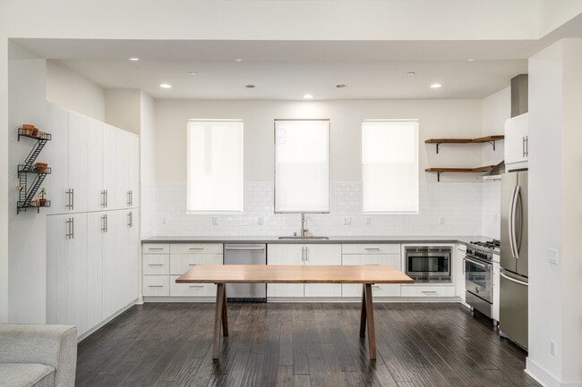 Building Photo - 2206 Tom Mix Rd