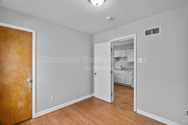 Building Photo - 9220 Leamont Dr