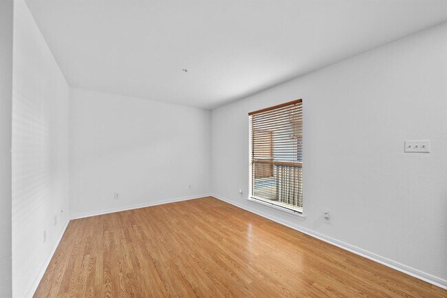Building Photo - 8100 Seawall Blvd