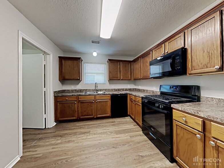 Building Photo - 814 Lightningbug Ln