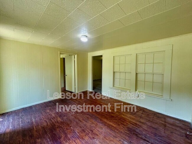 Building Photo - 2520 Merwin St