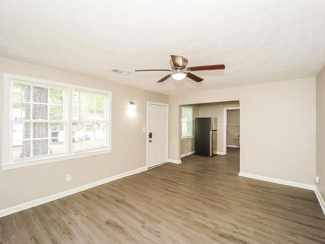 Building Photo - 2437 Pye Ave