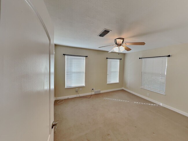 Building Photo - Charming Brick Home in the Heart of Richland Hills – Birdville ISD