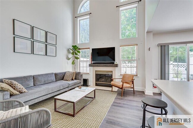 Building Photo - 403 Somerset Ct