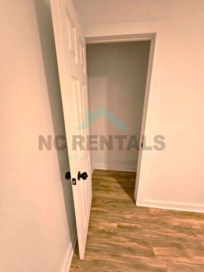 Building Photo - 427 Matthews St