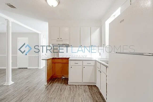 Building Photo - 120 Briarwood Dr