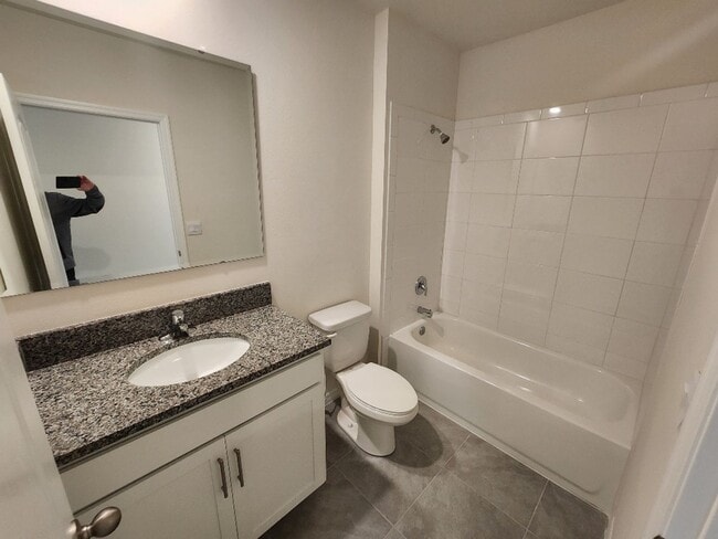 Building Photo - Great new Venetian Bay 3/2/2