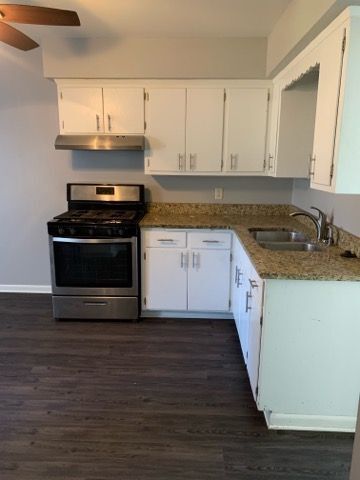 Building Photo - 4836 N Green Bay Rd