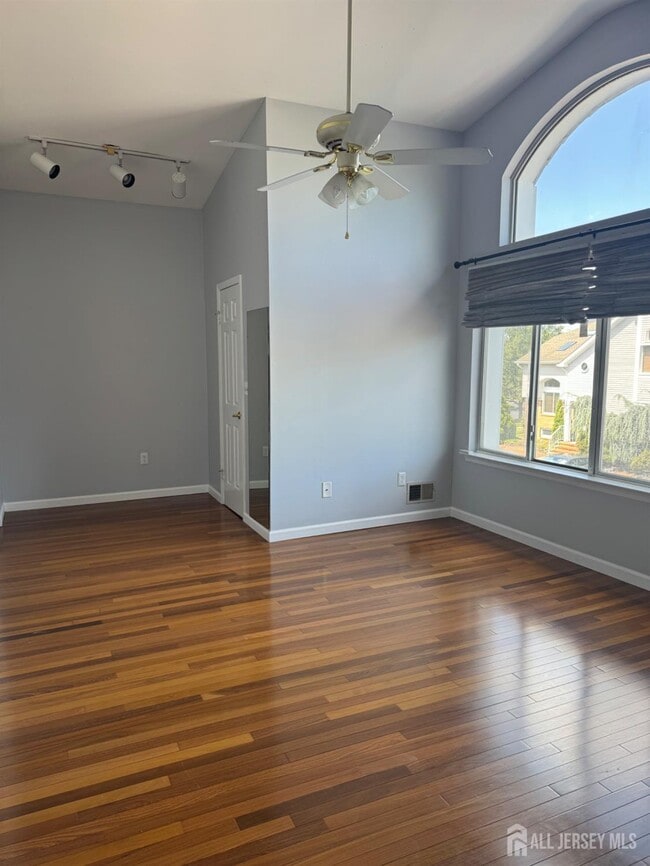 Building Photo - 16 Dawn Ct