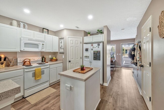 Building Photo - 412 Flintlock Ct