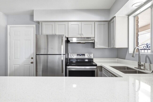 Building Photo - 1129 N Wedgewood Cir