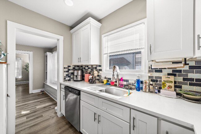 Building Photo - 1278 W 106th St