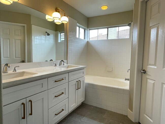 Building Photo - Del Mar Single Family Home- Just in Time for Summer!