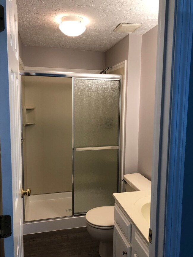 Building Photo - Townhouse-Village of Thomas Run-4 Bathrooms!!