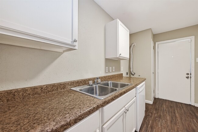 Building Photo - 3927 Prudence Dr