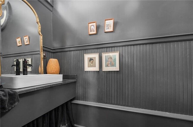 Building Photo - 4 Pallas St