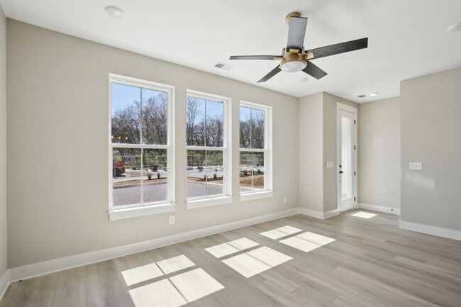 Building Photo - 908 Anderson Ln