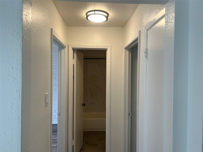 Building Photo - 6851 Chasewood Dr