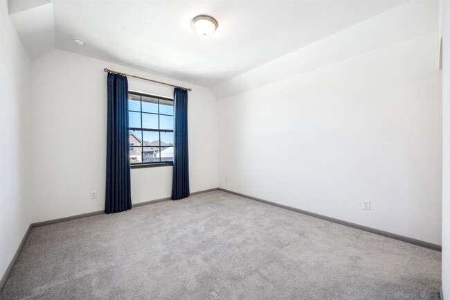 Building Photo - 2122 Mallow Ln