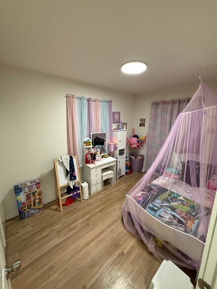 Building Photo - 1124 S Powerline Rd