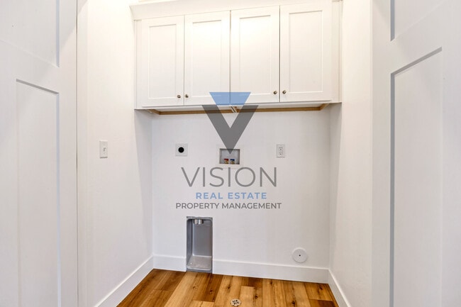 Building Photo - 1098 S High Ridge Dr