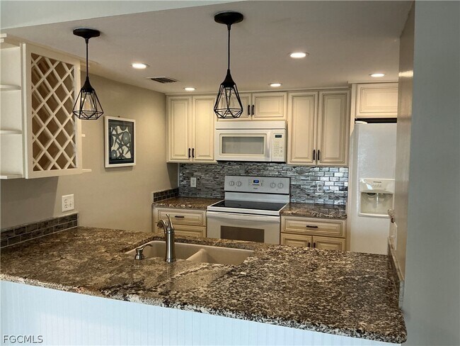 Building Photo - 2885 Palm Beach Blvd