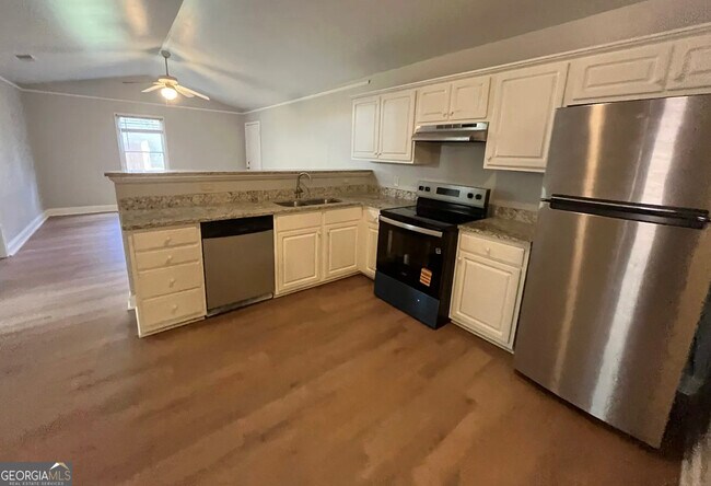 Building Photo - 170 Fair Oaks Dr