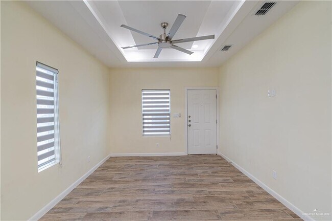 Building Photo - 15 N 59th Ln