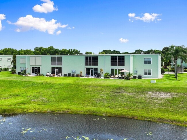 Building Photo - 2186 SE Wild Meadow Cir