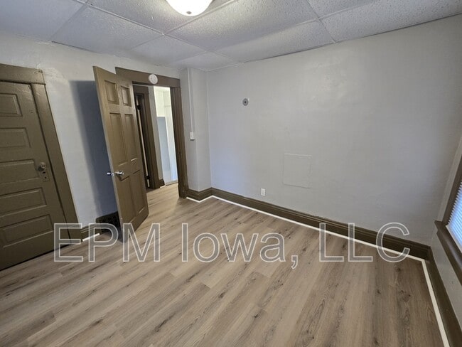 Building Photo - 419 Bratnober St