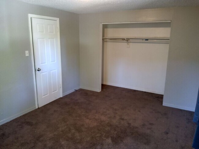 Building Photo - 1941 Clinton St