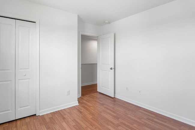 Building Photo - Spacious 4-Bedroom Home for Rent in Prime ...