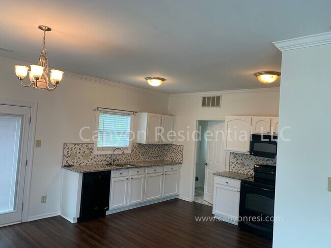 Building Photo - Beautiful 3b Room!Move in ready!