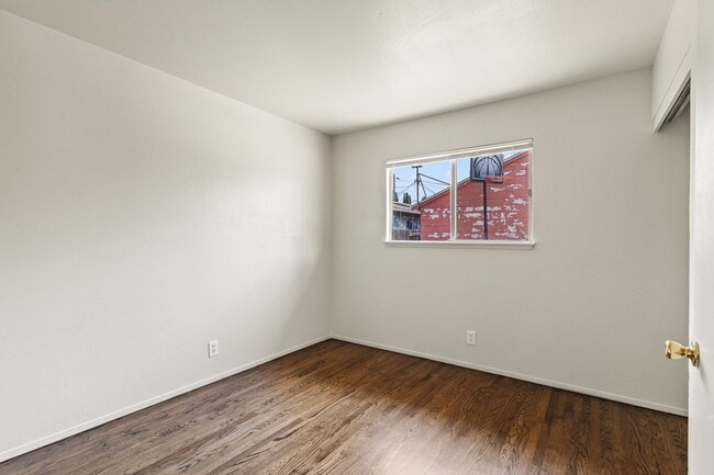 Building Photo - 1545 166th Ave