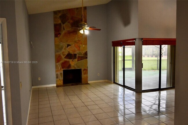 Building Photo - 15015 SW 52nd Ln