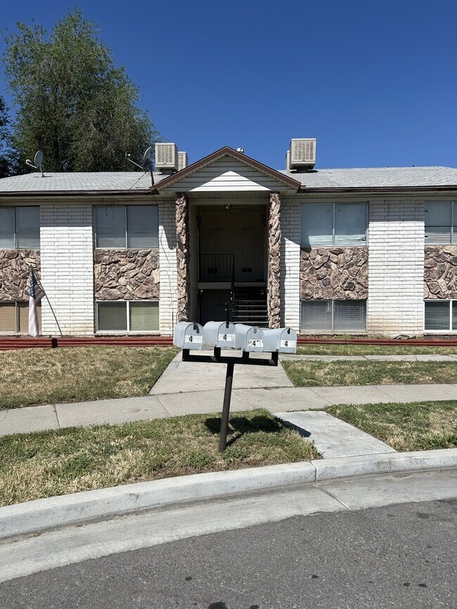 Building Photo - 8476 S Westridge St